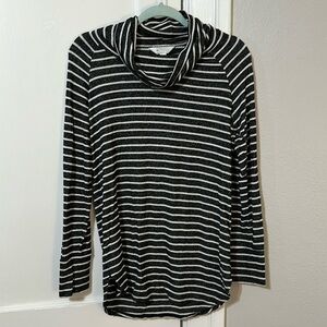 Market and Spruce Maternity top